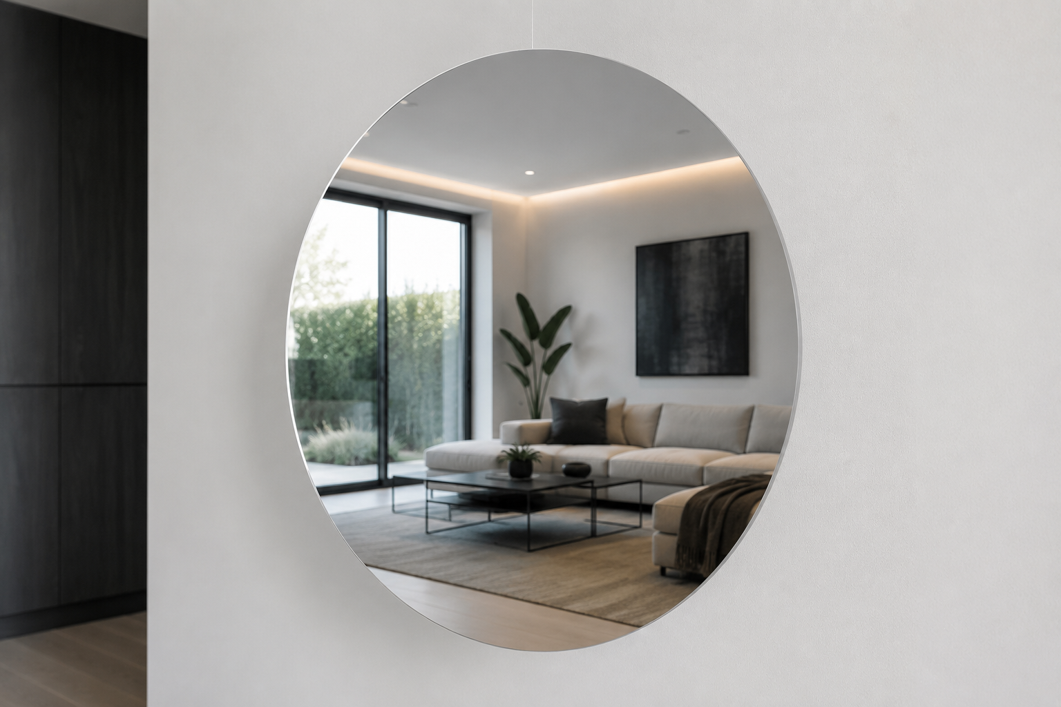 Découpe sur mesure d'une plaque de plexiglass miroir léger et résistant aux chocs.